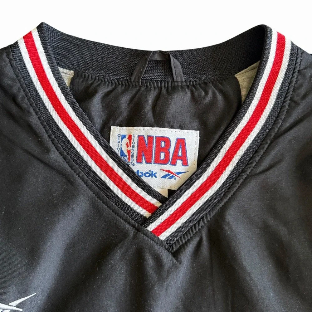 Vintage 90's Reebok NBA Chicago Bulls Black V-neck Warm Up Pullover Jacket XL